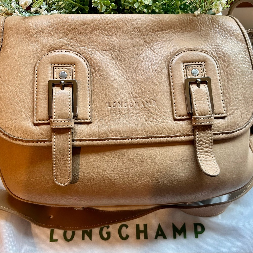 LongChamp Leather Tan messenger/ crossbody Bag - Picture 13 of 13
